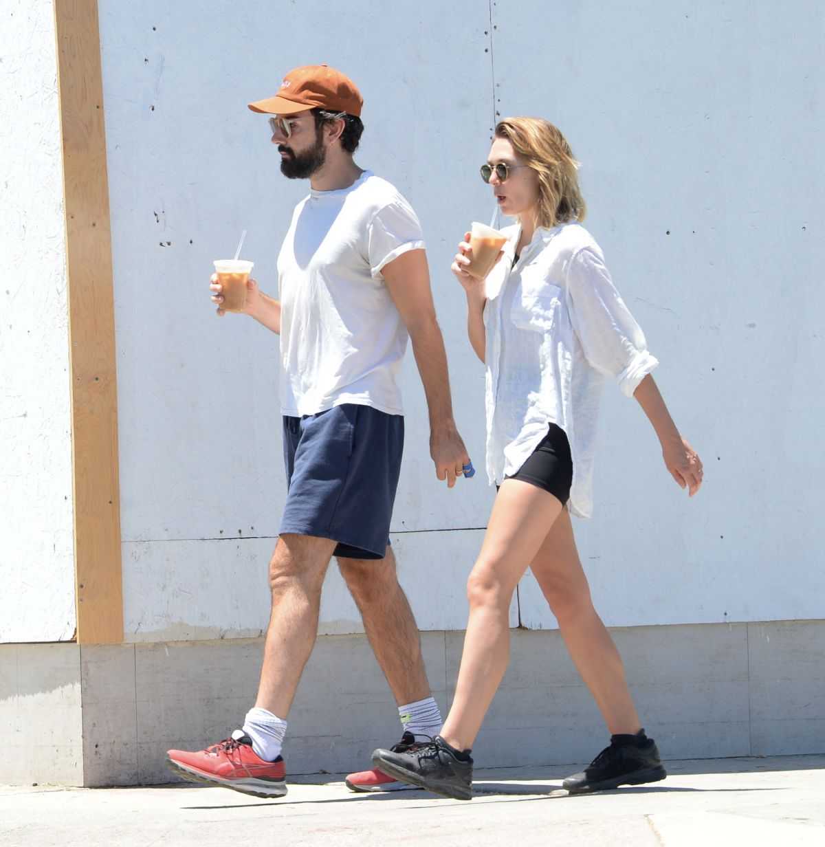 How robbie arnett met his fiancée elizabeth olsen