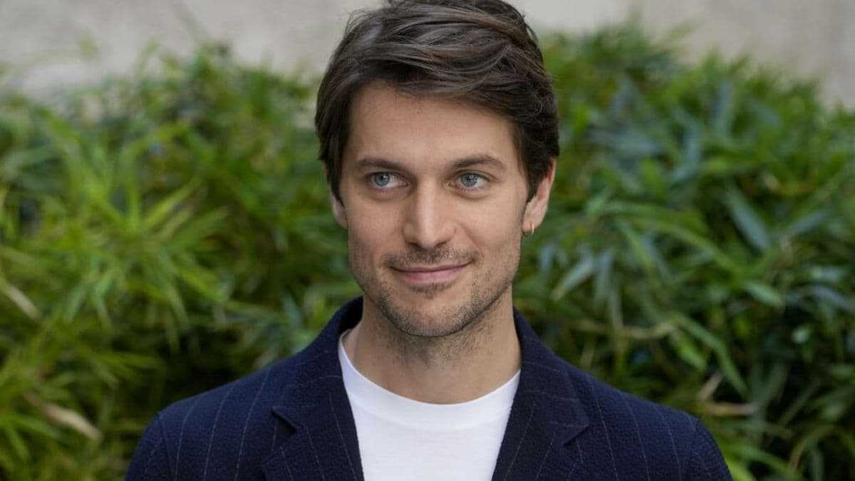 Lucas bravo celebrity news and gossip | entertainment, photos and videos | just jared: celebrity news and gossip | entertainment