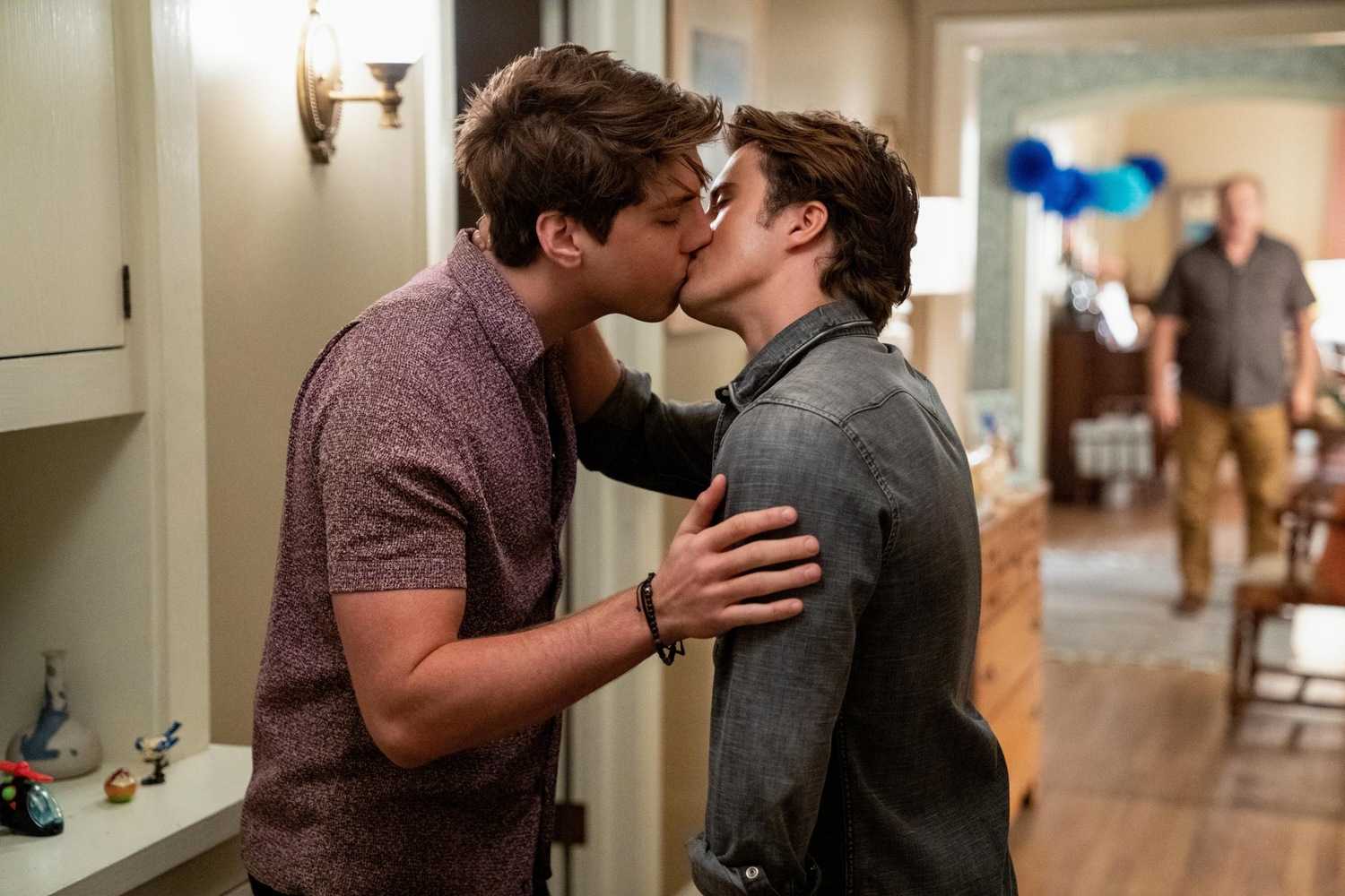 Nick robinson - bio, is he dating anyone?, net worth and family life