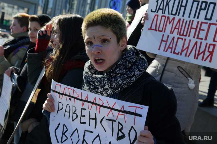История возникновения феминизма: когда зародилось движение?
